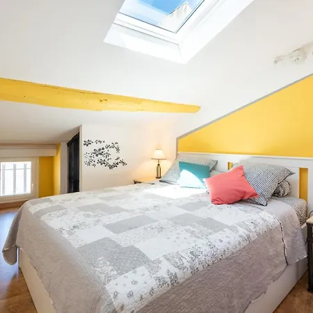Appartement Le Pandora, Proche Tour Magne, Parking Et Terrasse