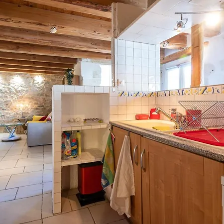 Le Pandora, Proche Tour Magne, Parking Et Terrasse Nîmes