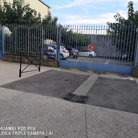 Le Pandora, Proche Tour Magne, Parking Et Terrasse