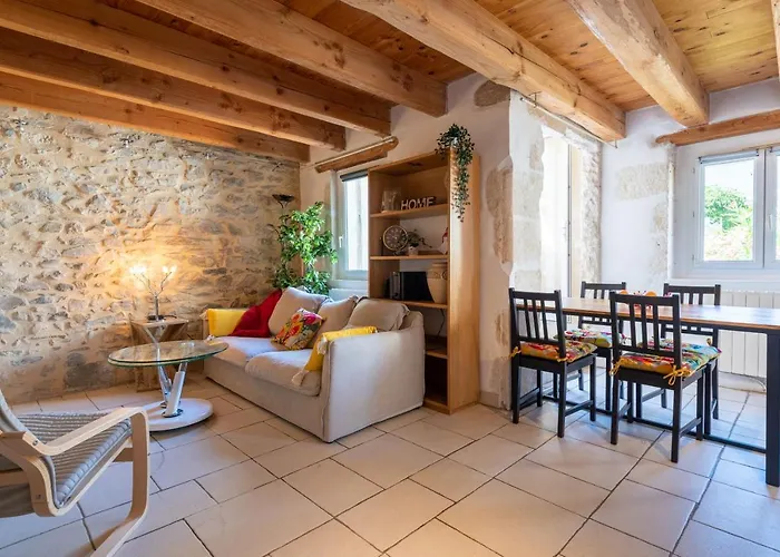 Le Pandora, Proche Tour Magne, Parking Et Terrasse Nîmes