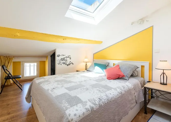 Appartement Le Pandora, Proche Tour Magne, Parking Et Terrasse