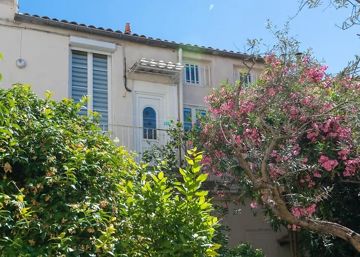 Le Pandora, Proche Tour Magne, Parking Et Terrasse * Nîmes